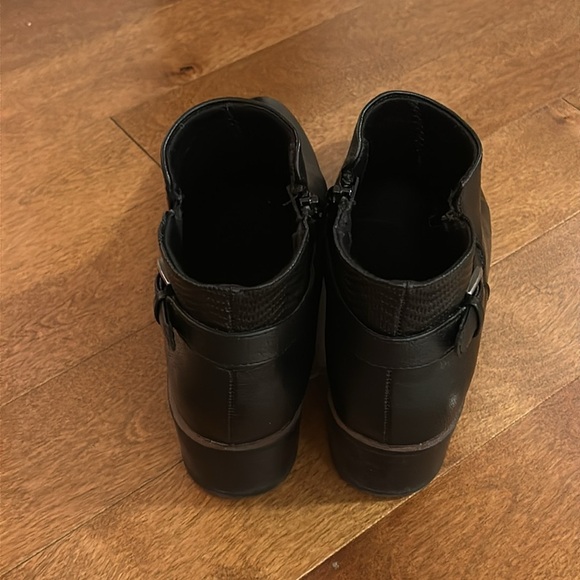 Baretraps Marconi Black Short Boots with side zip, size 7.5 - Picture 4 of 7